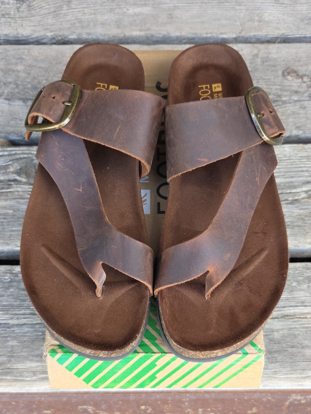 NWOT White Mountain Harley Genuine Oiled Leather Flip Flop Sandals in Dark Brown